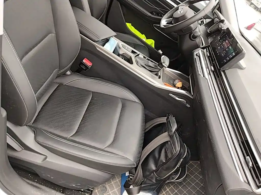 Geely Emgrand — миниатюра 25
