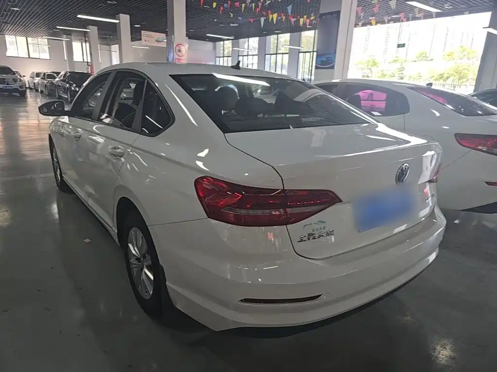 Volkswagen Lavida — миниатюра 5
