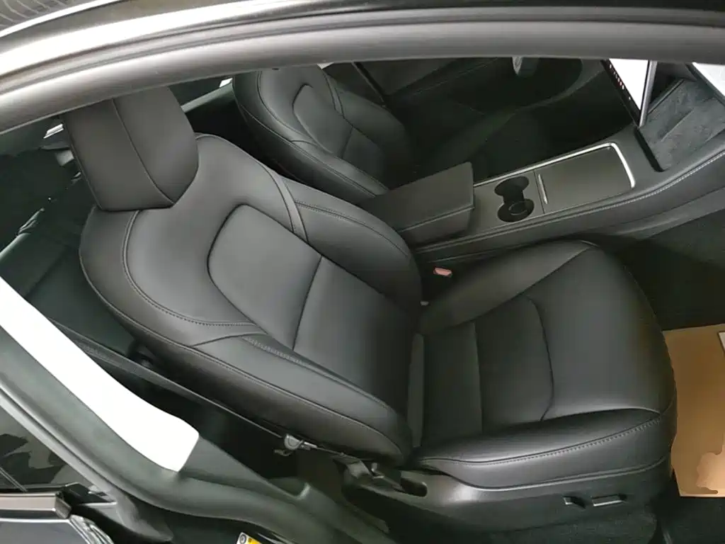 Tesla Model Y — миниатюра 25