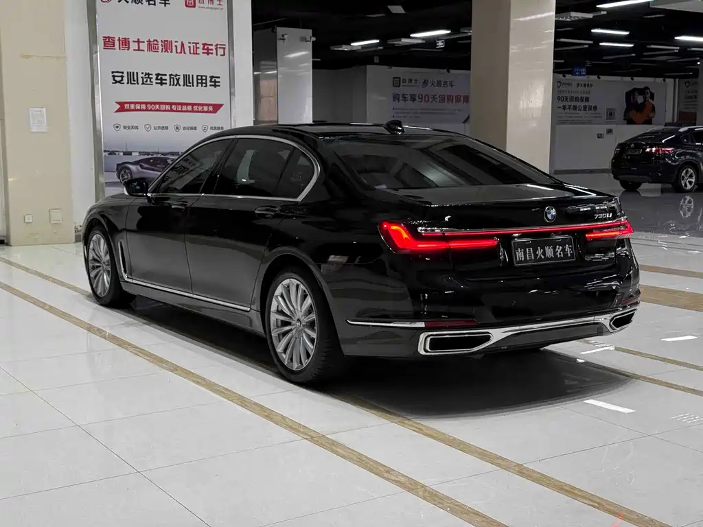BMW 7 Series — миниатюра 8