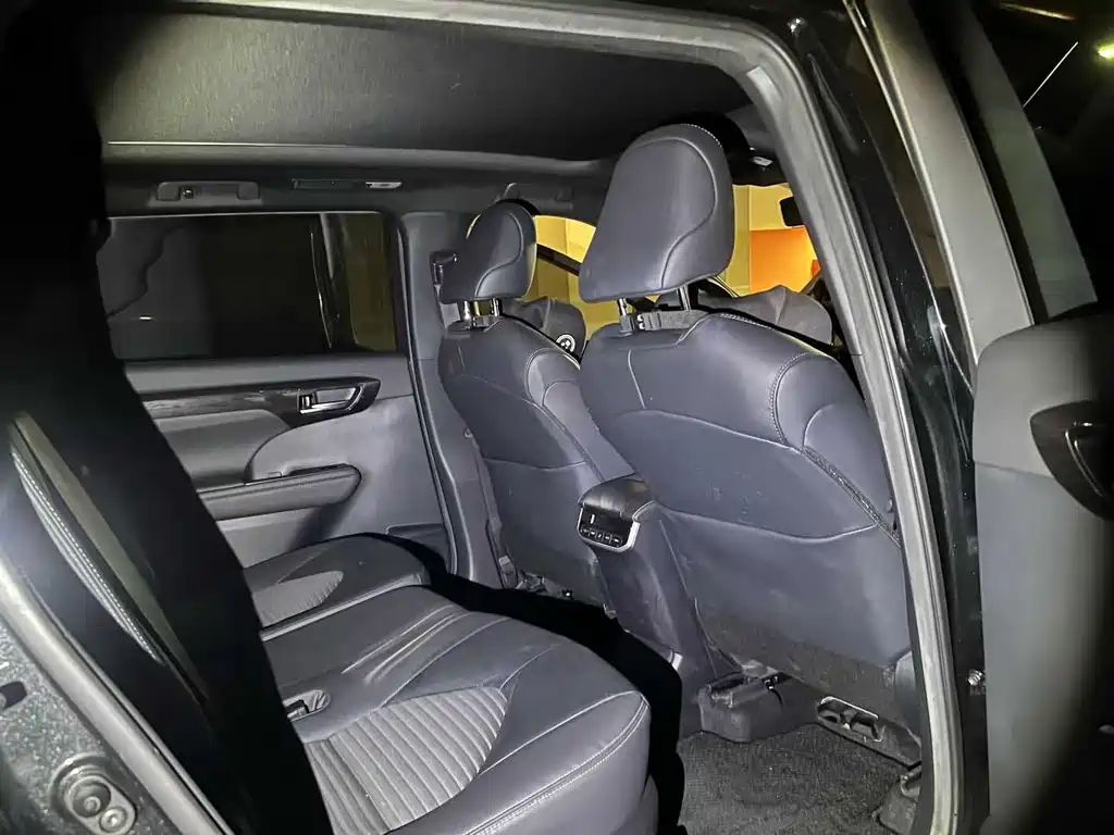 Toyota Crown Kluger — миниатюра 3