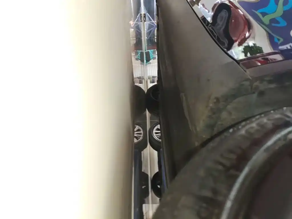 Tesla Model Y — миниатюра 21