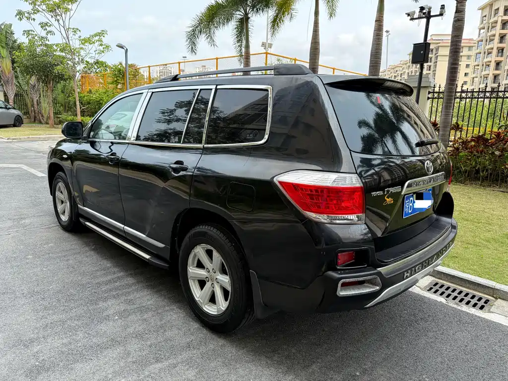 Toyota Highlander 2012 2.7L 5 мест Elite