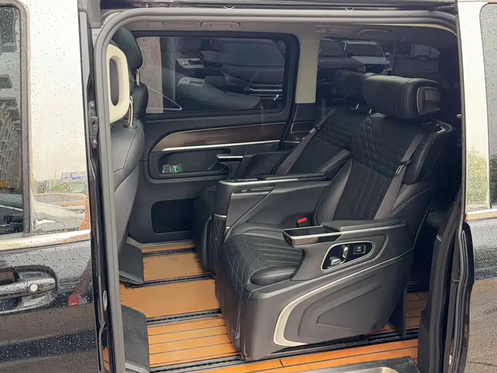 Mercedes-Benz V-Class — миниатюра 14