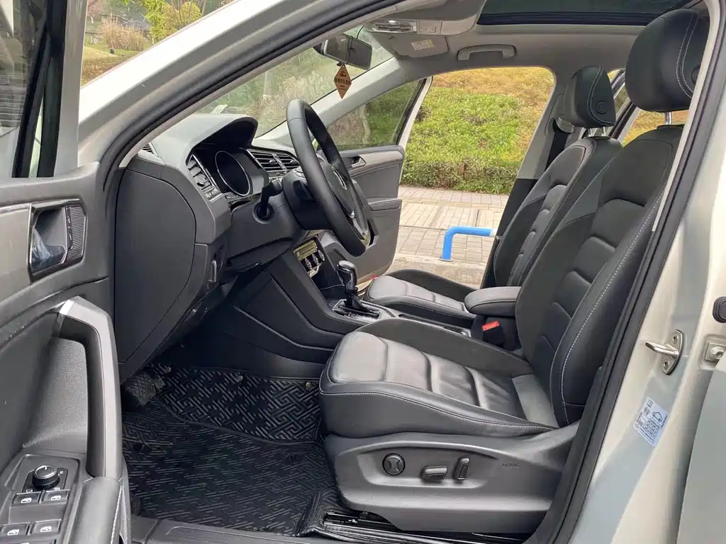 Volkswagen Tiguan L L 2019 330TSI AT Comfort VI
