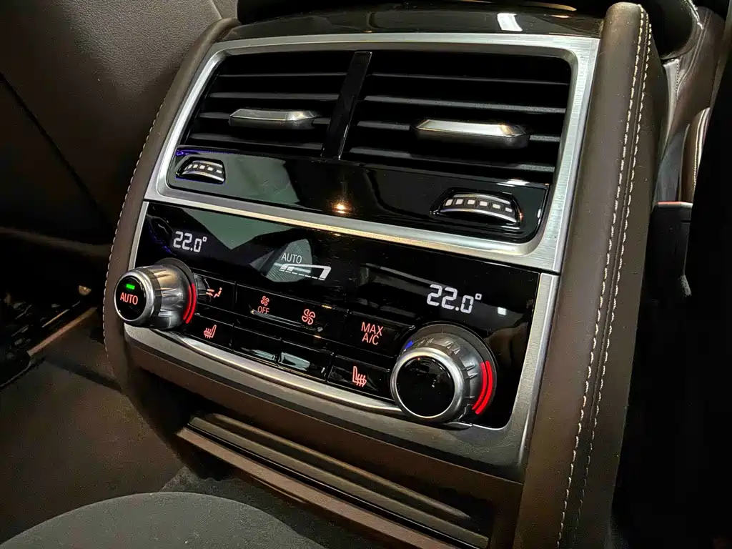 BMW 7 Series — миниатюра 18