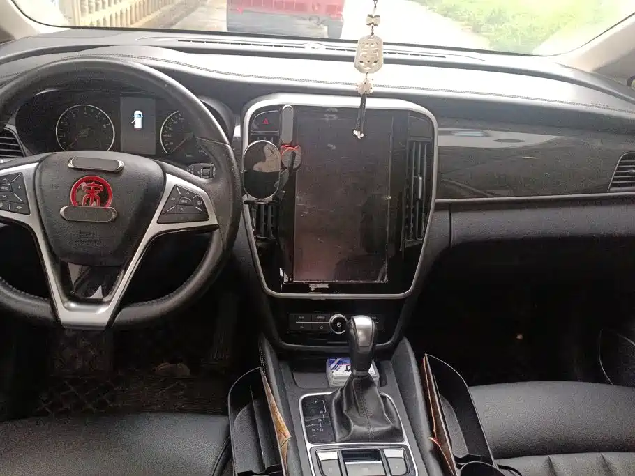 BYD MAX — миниатюра 12