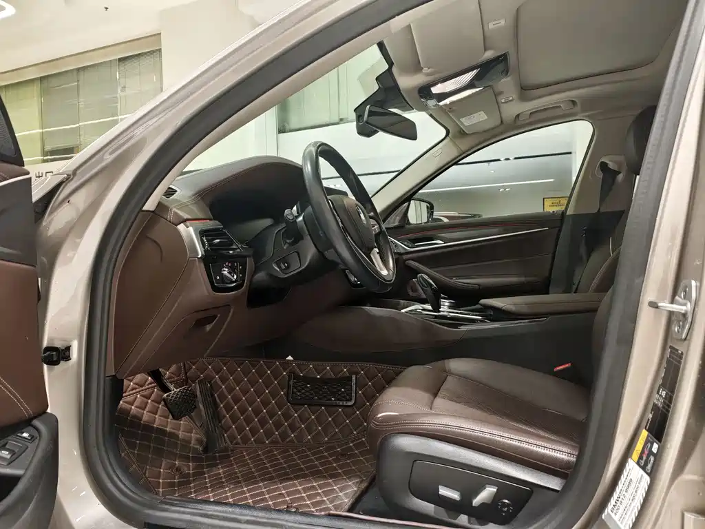 BMW 5 Series New Energy — миниатюра 5