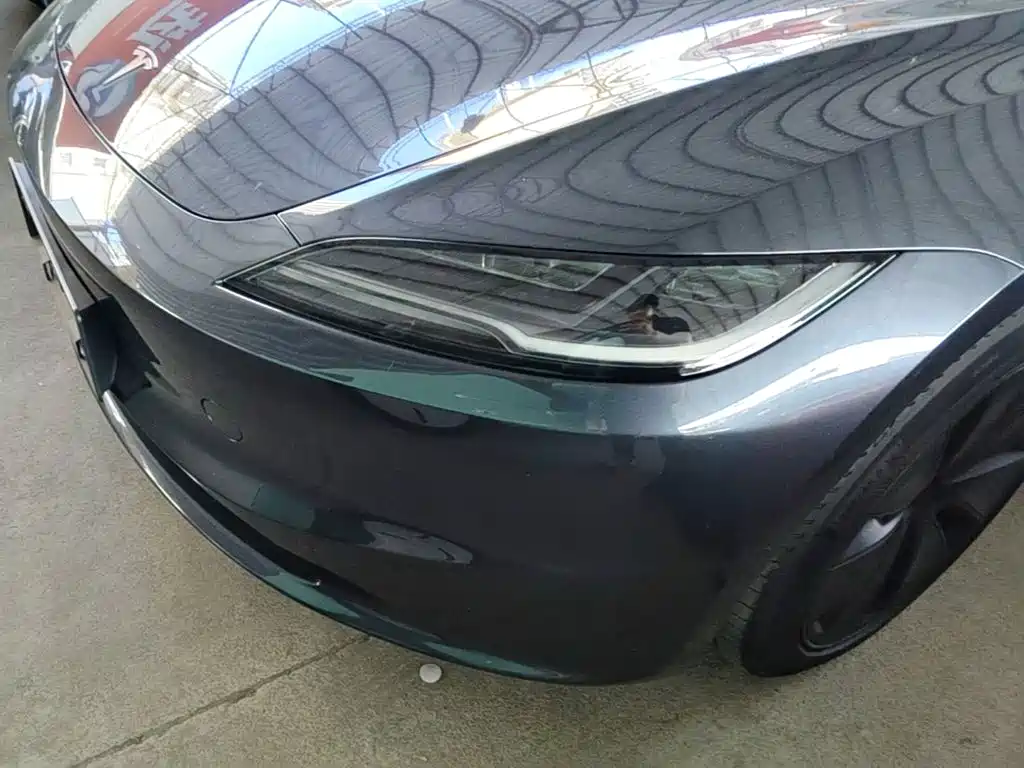 Tesla Model 3 — миниатюра 24