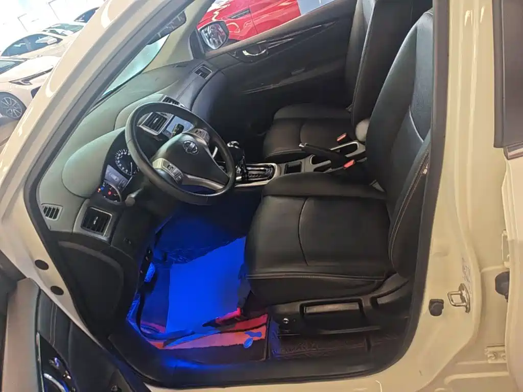 Nissan Tiida — миниатюра 15