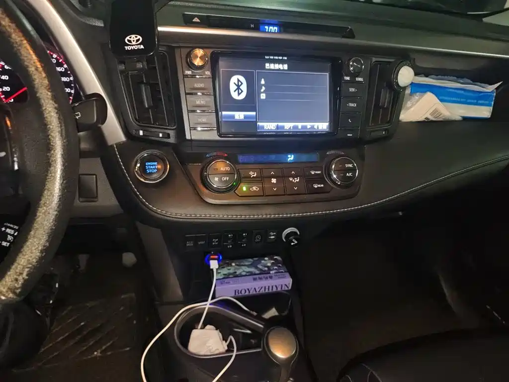 Toyota RAV4 — миниатюра 14