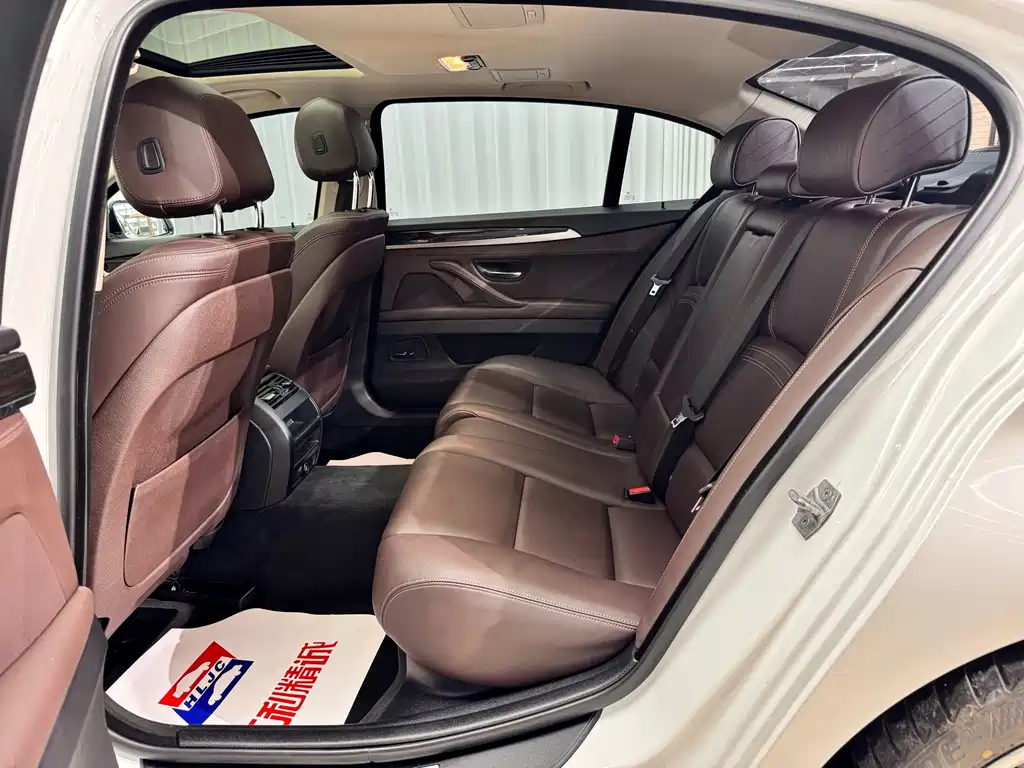 BMW 5 Series — миниатюра 8