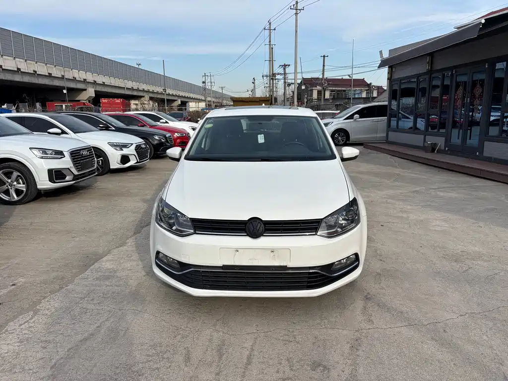 VOLKSWAGEN POLO