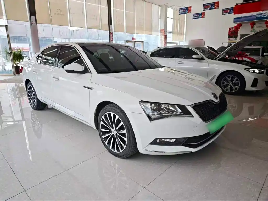 Skoda Superb — миниатюра 4