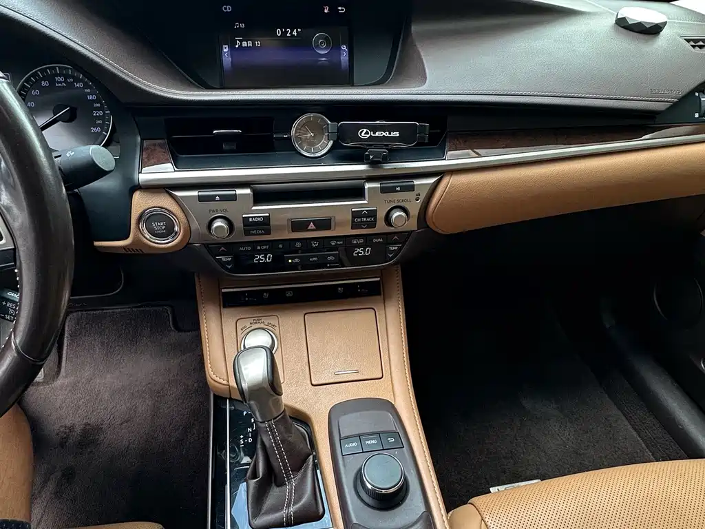 Lexus ES — миниатюра 13