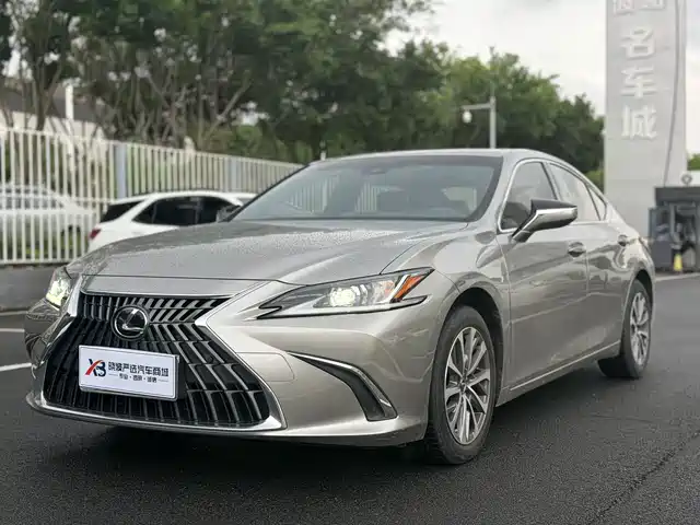2022 Lexus ES