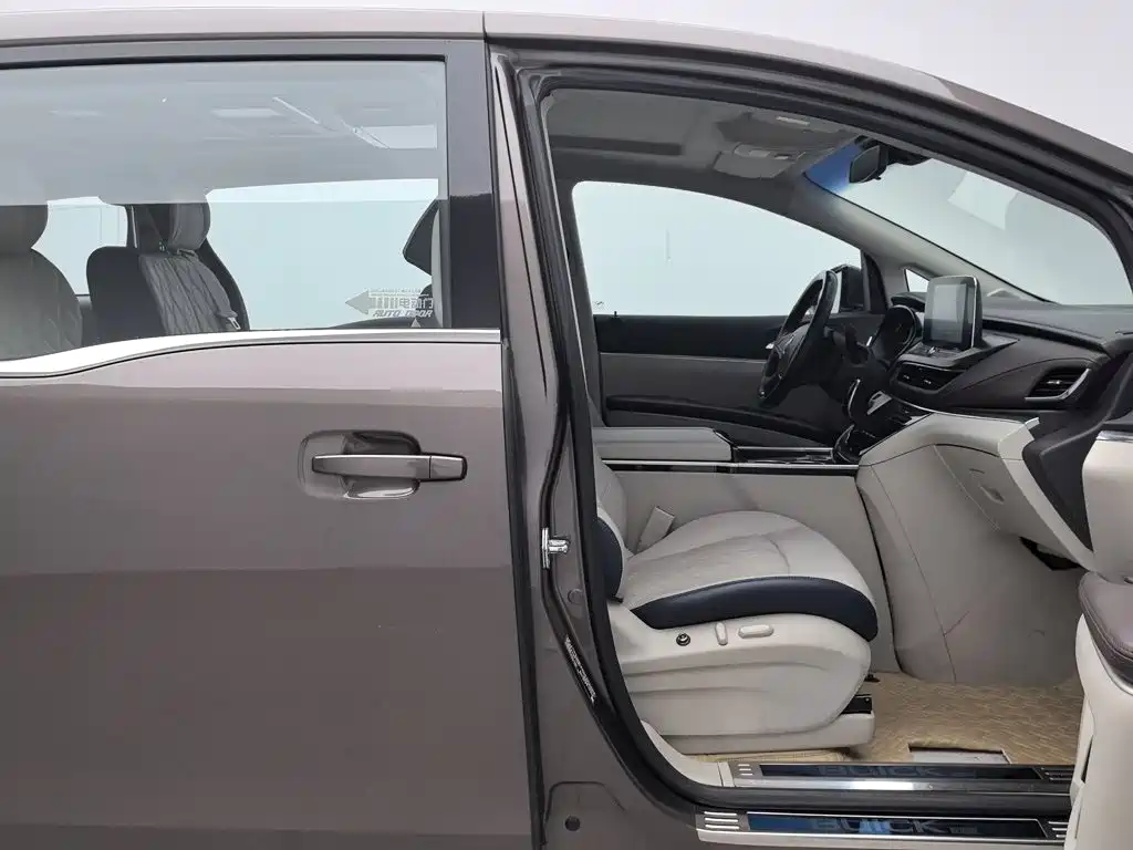 Buick GL8 — миниатюра 23