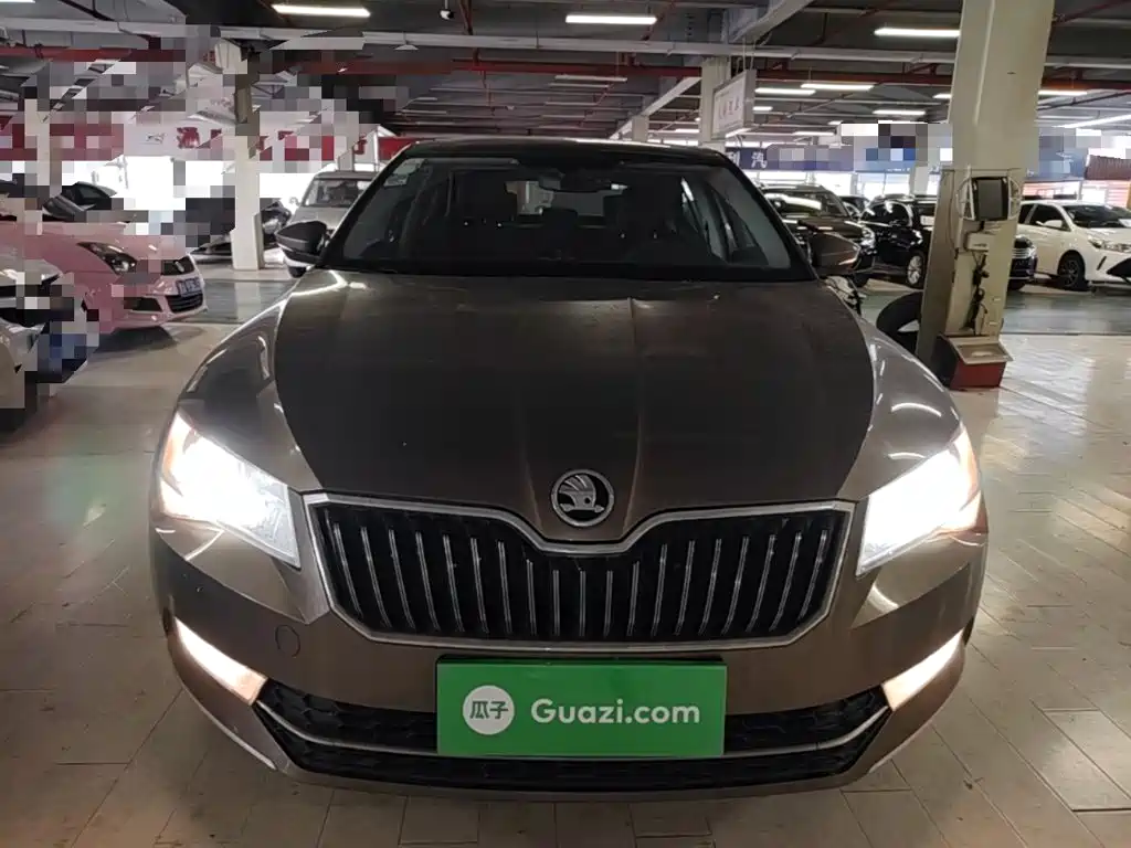Skoda Superb — миниатюра 3