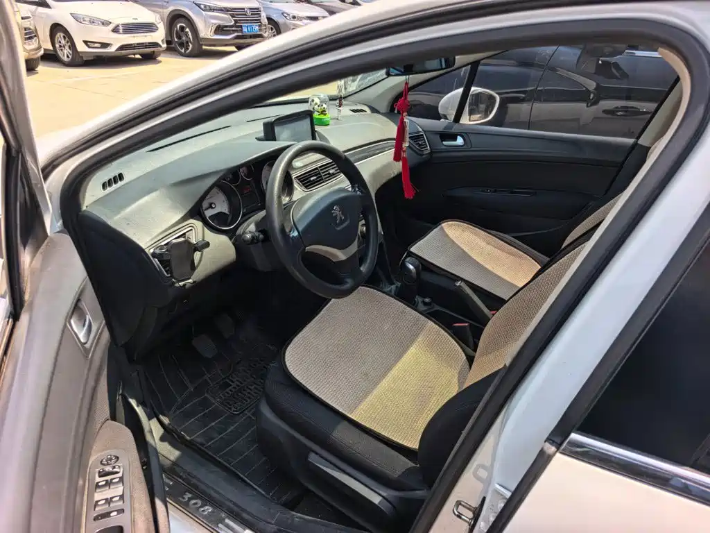 Peugeot 308 — миниатюра 7