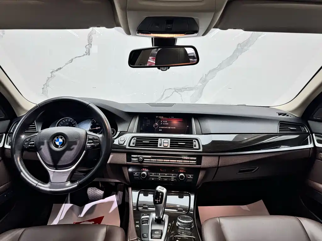 BMW 5 Series — миниатюра 9
