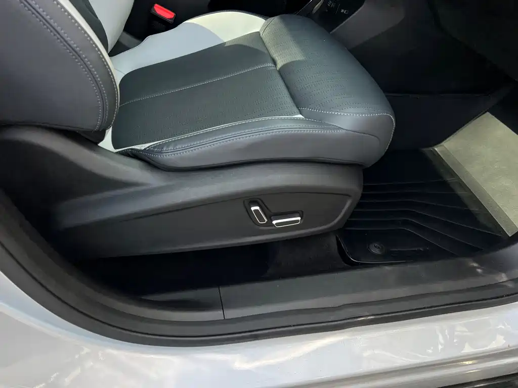 Geely Boyue L — миниатюра 19