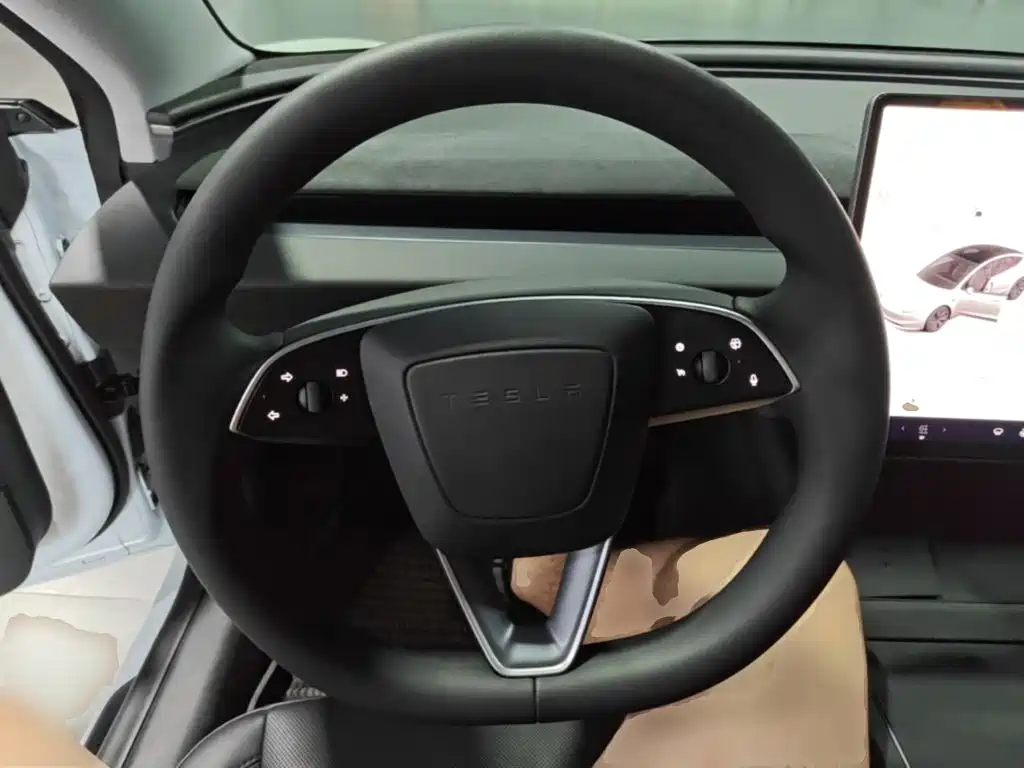 Tesla Model 3 — миниатюра 11