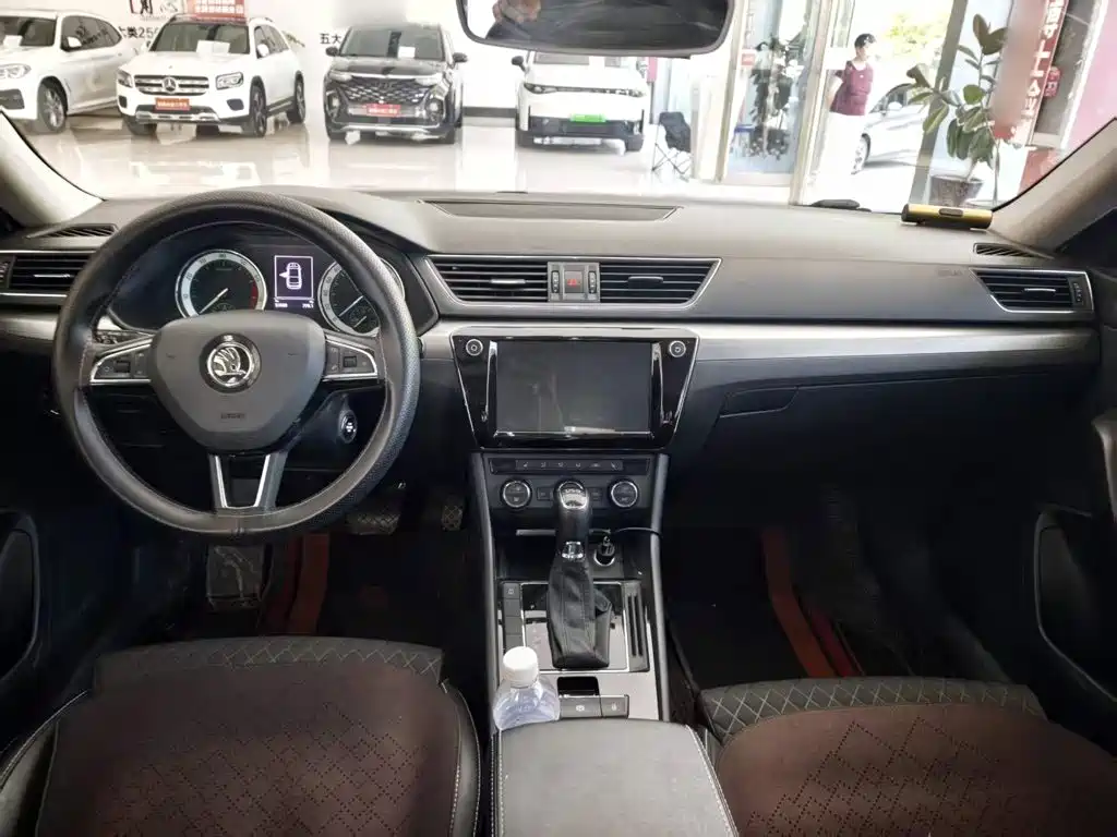 Skoda Superb — миниатюра 10