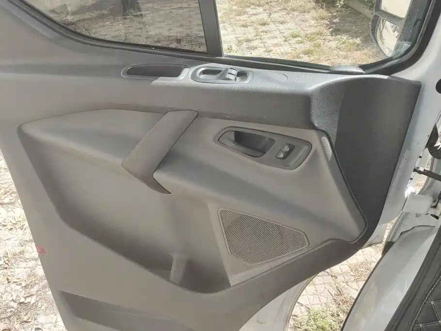 Ford Transit — миниатюра 7