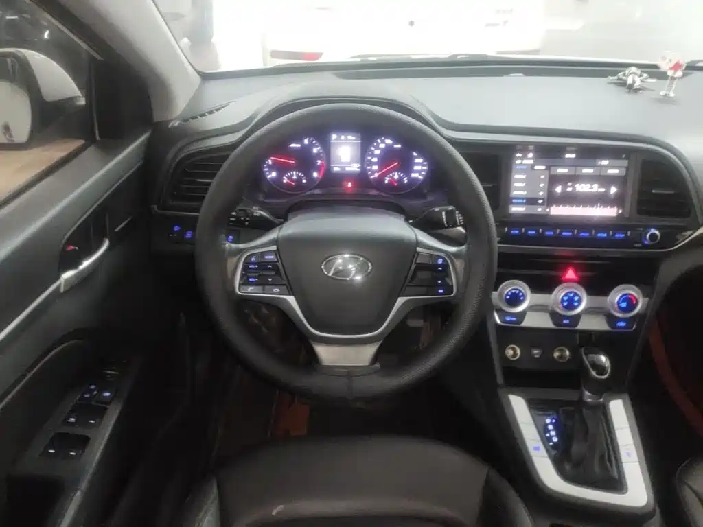 Hyundai Elantra — миниатюра 11