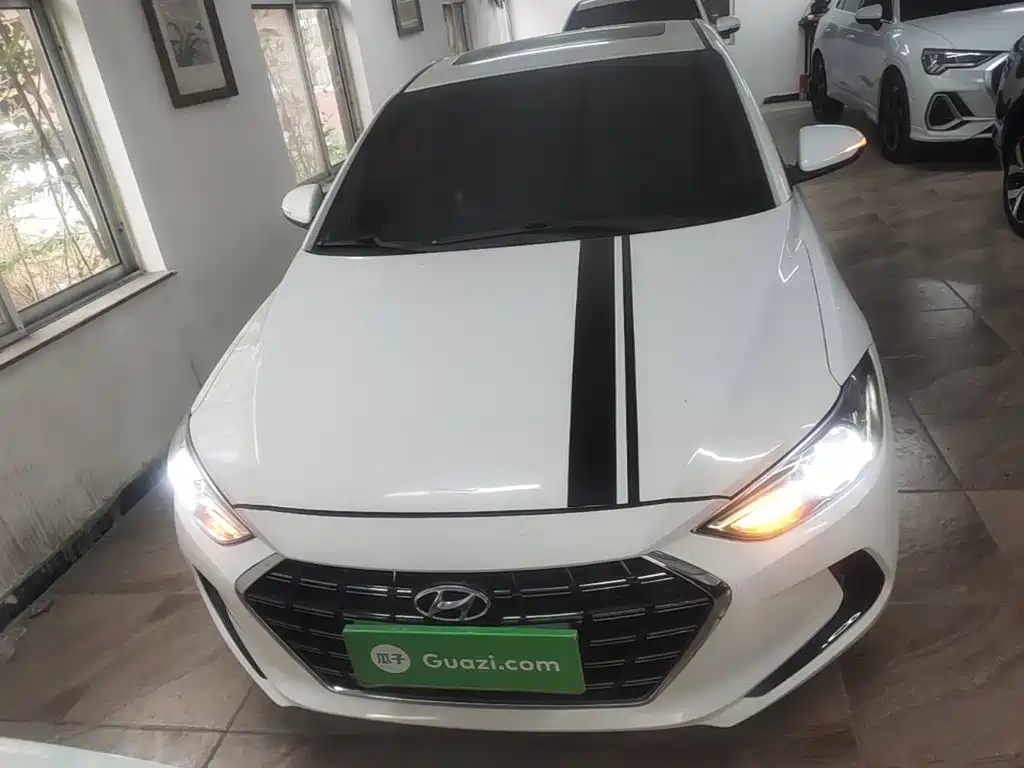 Hyundai Elantra — миниатюра 3