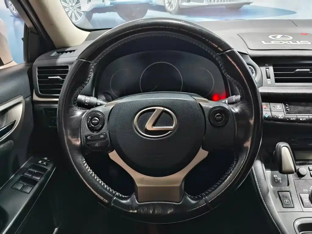 Lexus CT — миниатюра 3