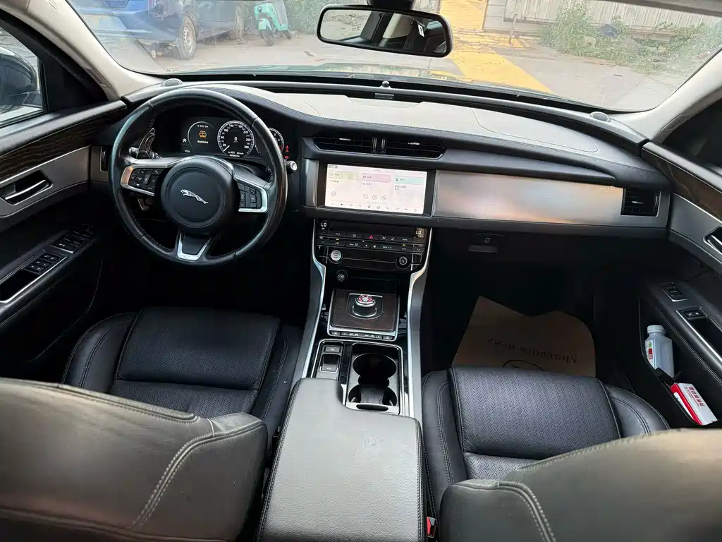 Jaguar XFL — миниатюра 3