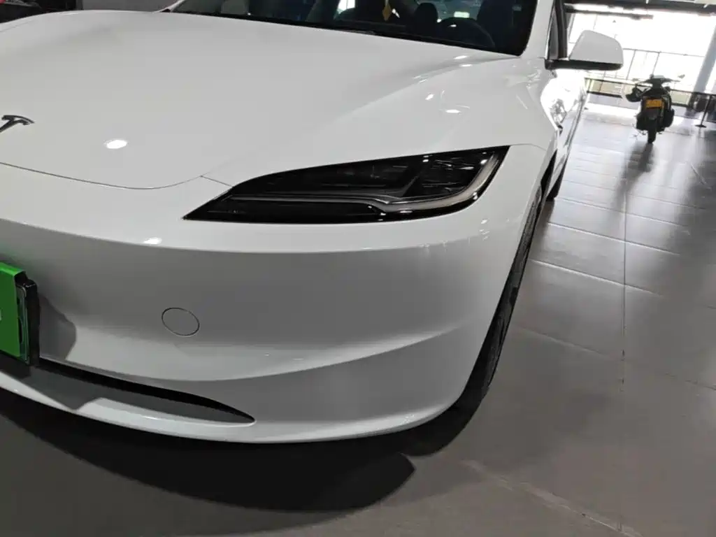 Tesla Model 3 — миниатюра 24