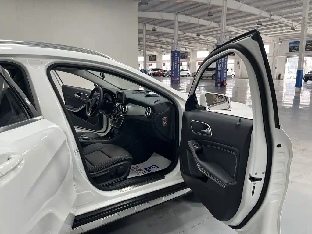 Mercedes-Benz GLA — миниатюра 10