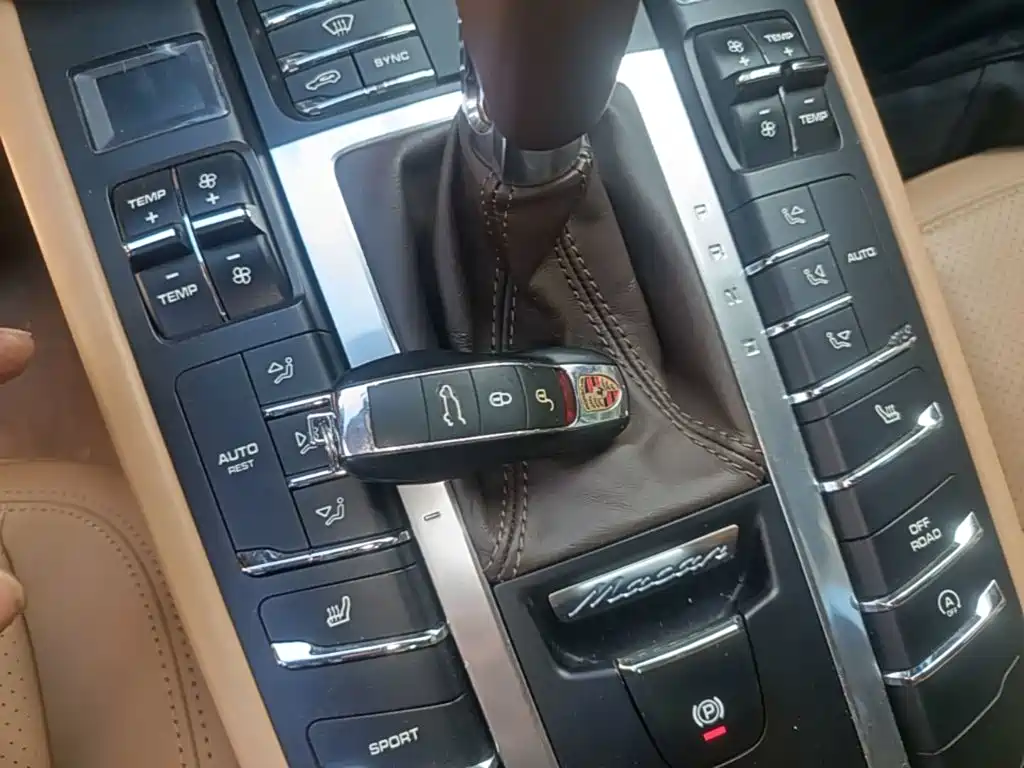 Porsche Macan — миниатюра 9