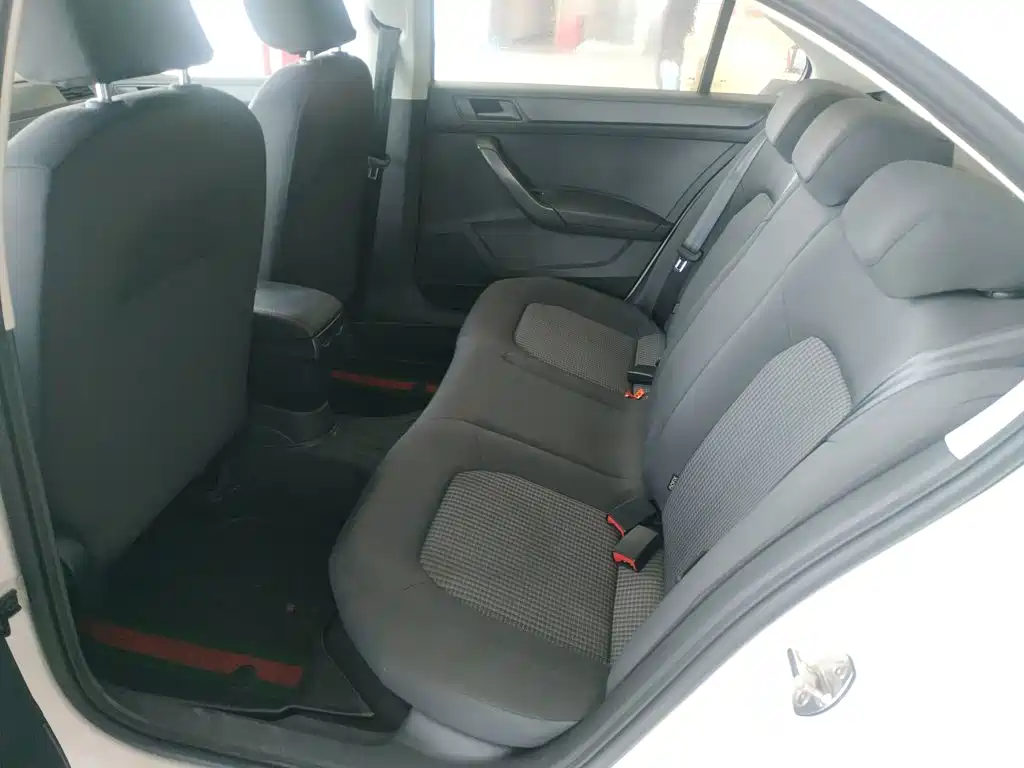 Volkswagen Santana — миниатюра 17