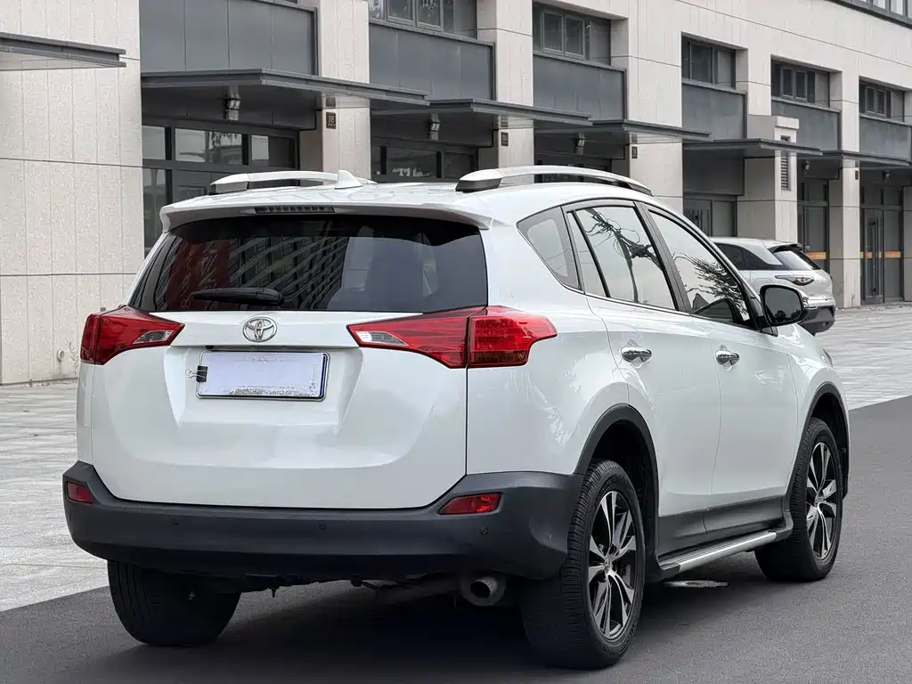Toyota RAV4 — миниатюра 6