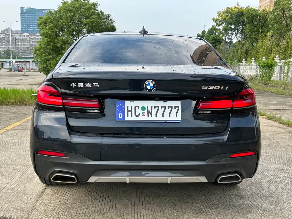 BMW 5 Series — миниатюра 12