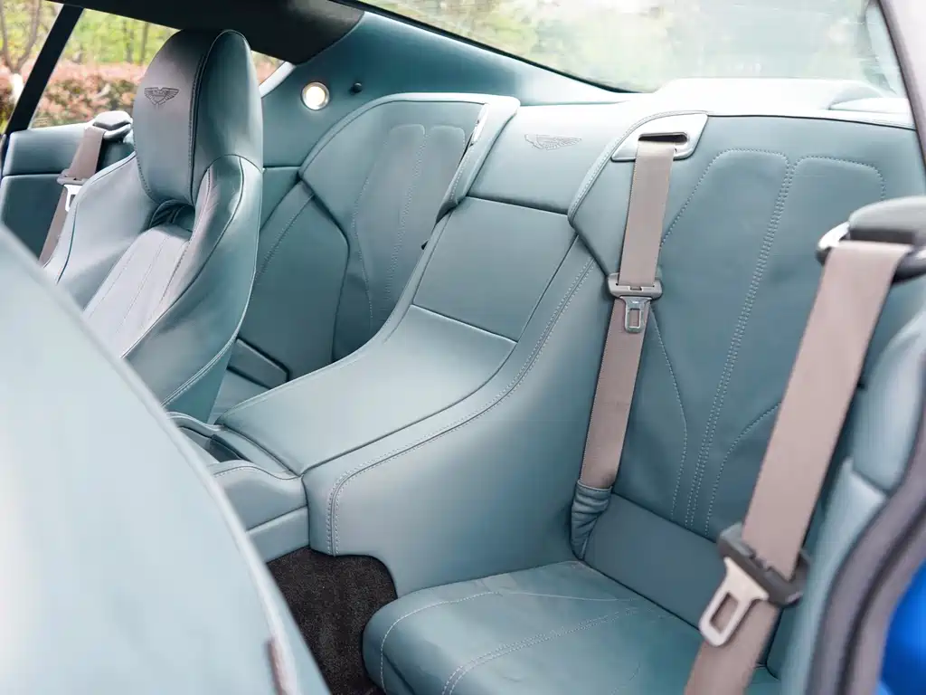Aston Martin Virage — миниатюра 12