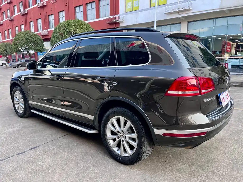 VOLKSWAGEN TOUAREG