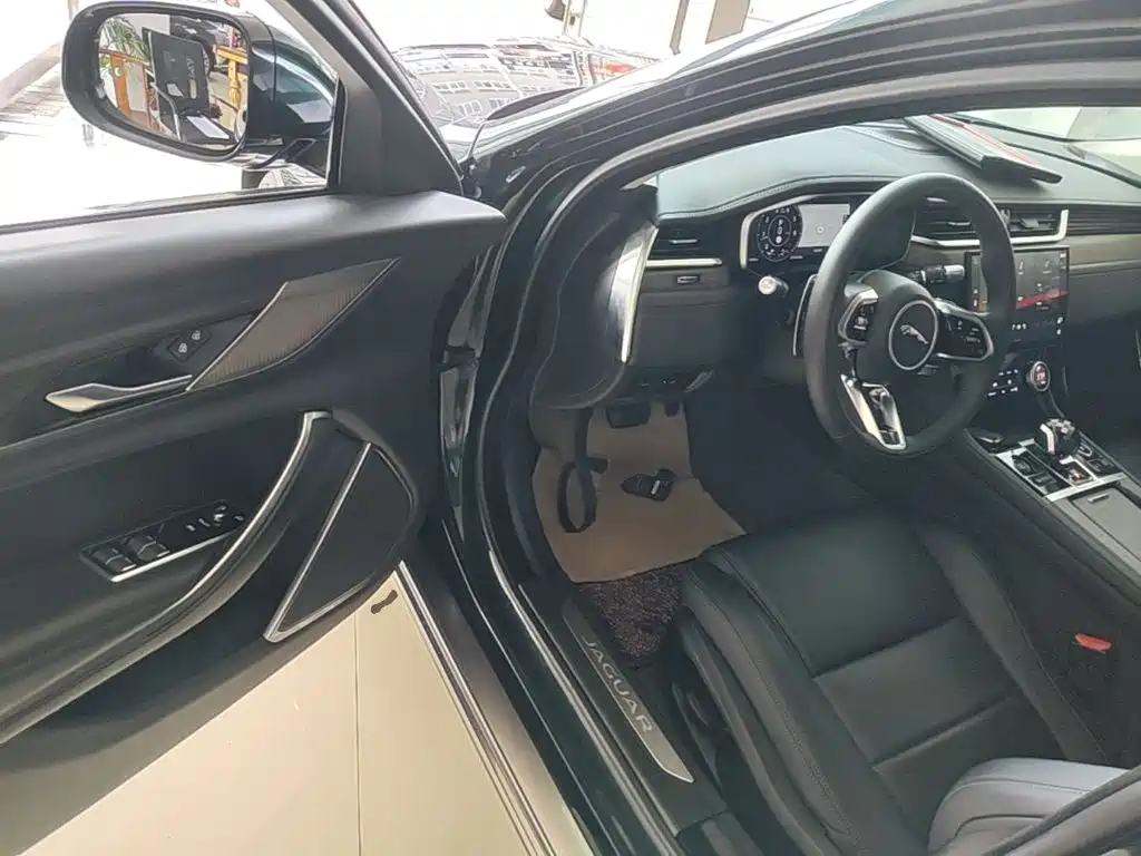 Jaguar XFL — миниатюра 16