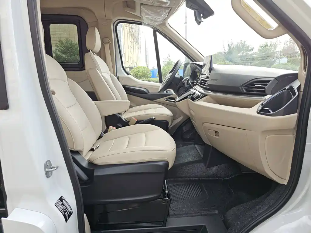 MAXUS 新途EV90 — миниатюра 8