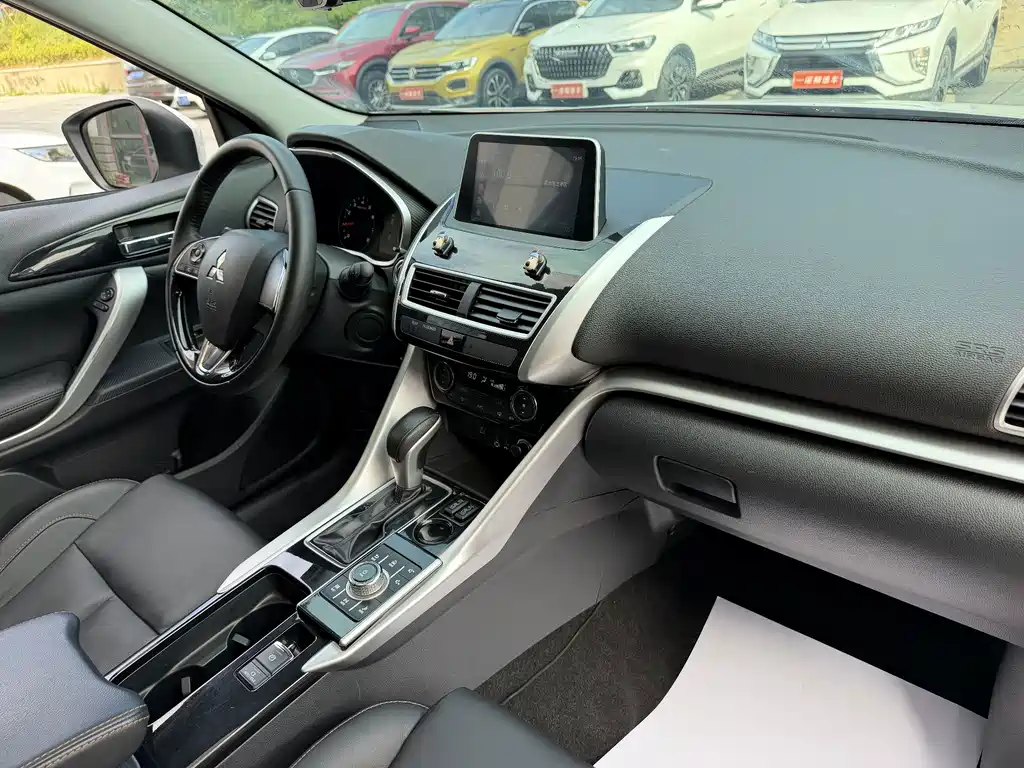 Mitsubishi Eclipse Cross — миниатюра 8