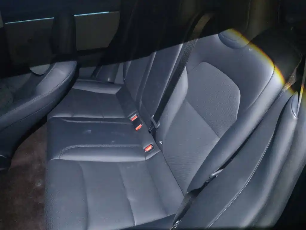 Tesla Model 3 — миниатюра 18