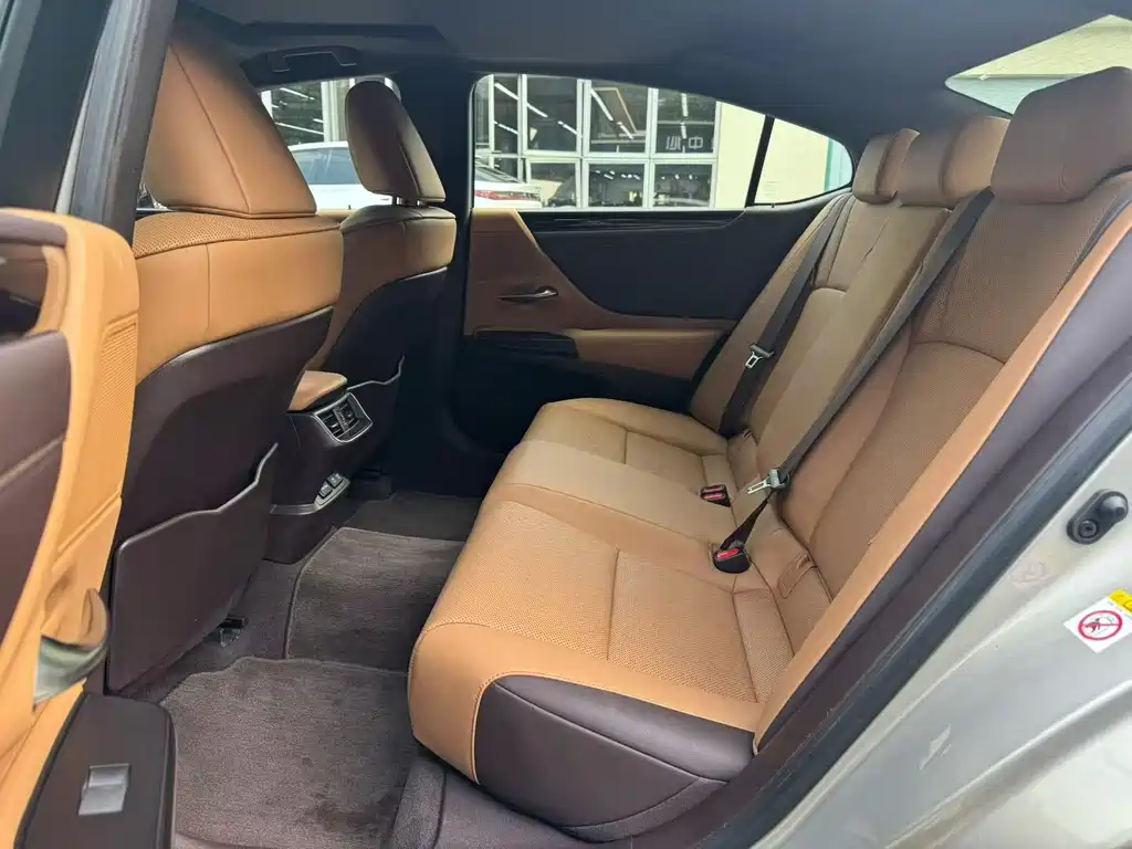 Lexus ES — миниатюра 6