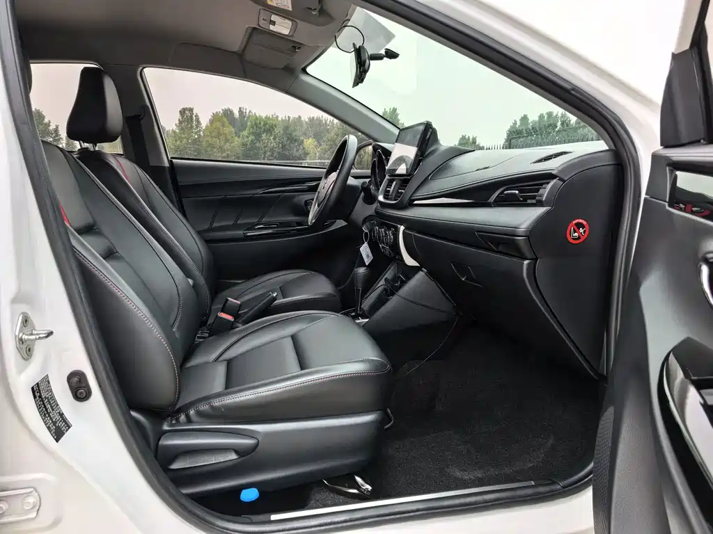 Toyota Yaris L — миниатюра 11