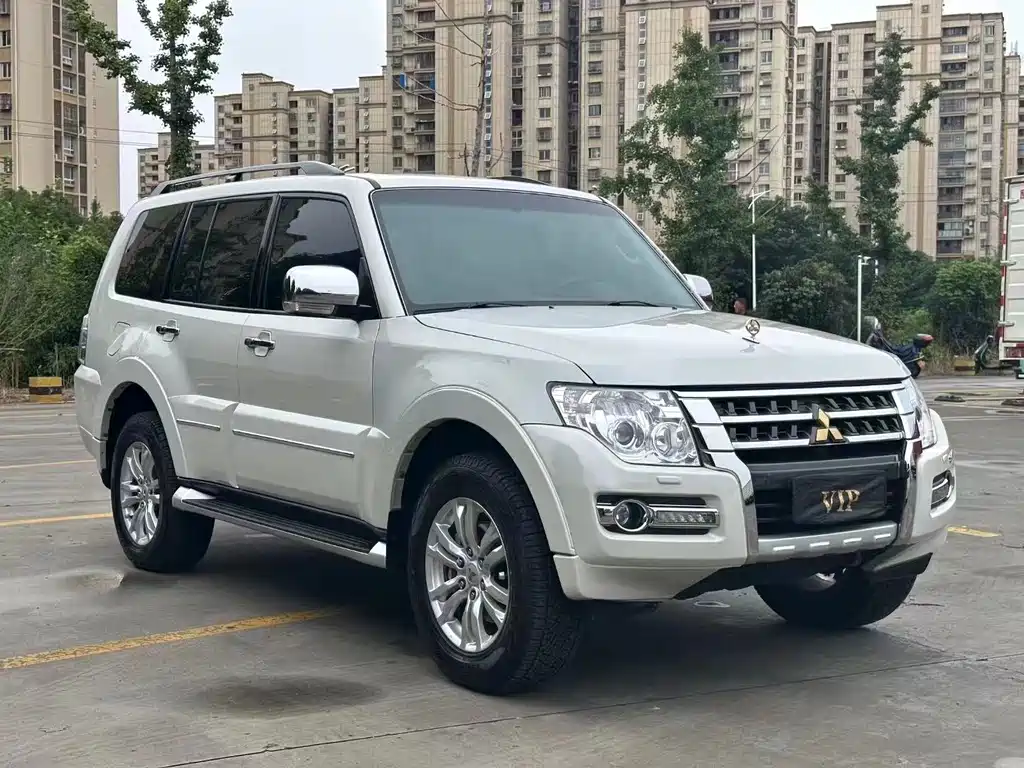 Mitsubishi Pajero (Import) 2019