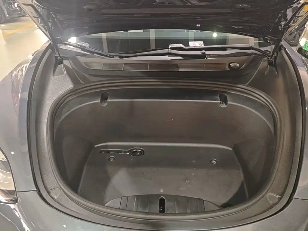 Tesla Model 3 — миниатюра 20