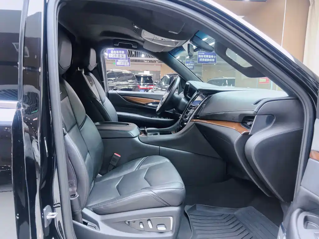 Cadillac Escalade — миниатюра 4