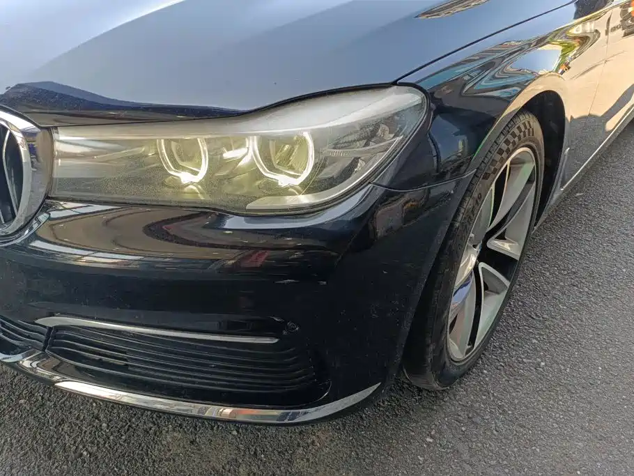 BMW 7 Series — миниатюра 5